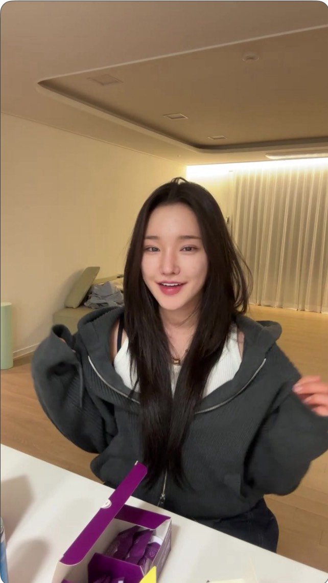 juyeon___2 게시물 이미지: 마이쭈들 저 달라진 것 없어여?!😁😁
ㅈㄹㄴㅇㅌ 하고 첫 라방ㅋㅋㅋㅋ✨