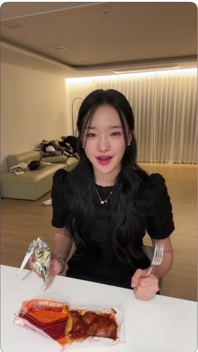 juyeon___2 게시물 이미지: 12시 귀가 후 식단 먹방! live on〰️😚
연말파티에서 깡술 마시고 들어 온...