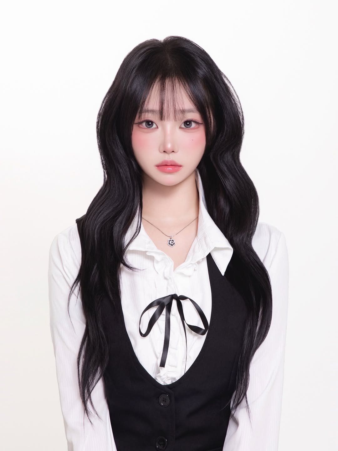 Photo by 간지원(27) on February 25, 2026. May be an image of one or more people, hair, top and text.