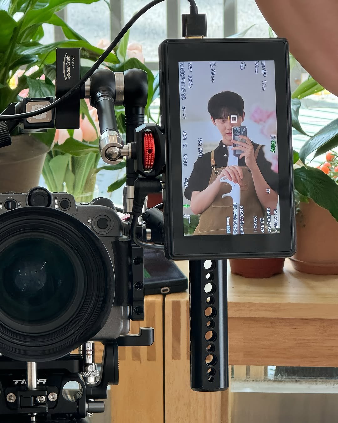 Photo shared by 백정훈 on July 15, 2025 tagging @castlink_. May be an image of 1 person, screen, camera, tripod, camcorder and text.