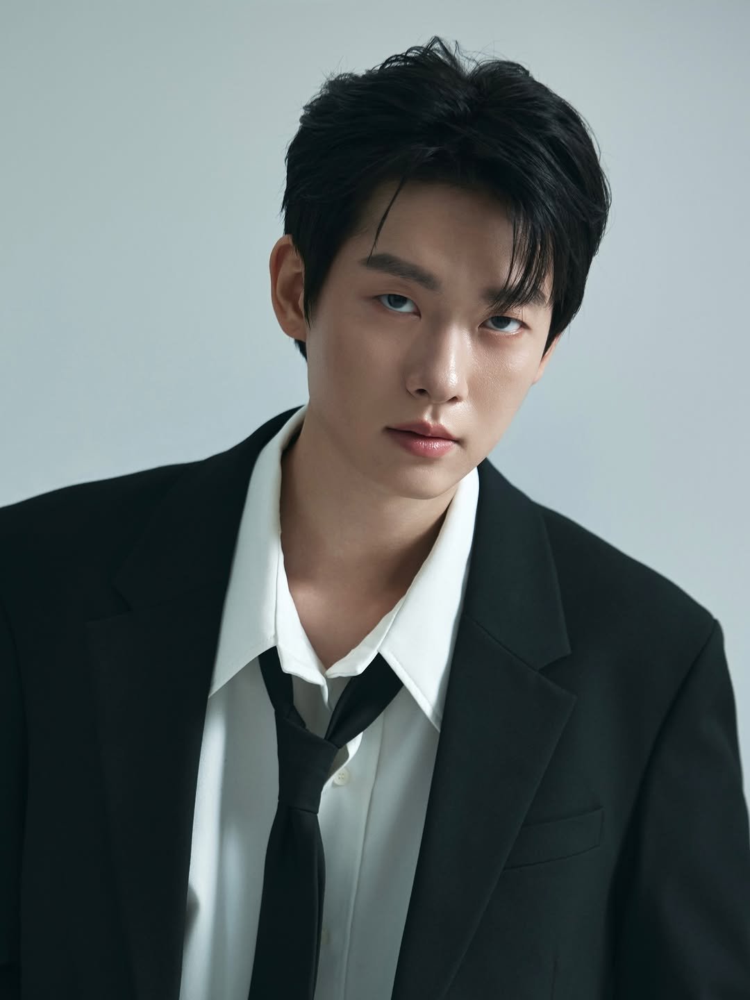 Photo by 백정훈 on January 06, 2026. May be an image of one or more people, suit, bolo tie and text.