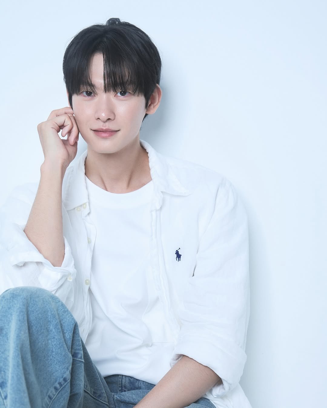 Photo shared by 백정훈 on September 28, 2025 tagging @blue_um, and @studio_dion__. May be an image of 1 person, bangs and text.