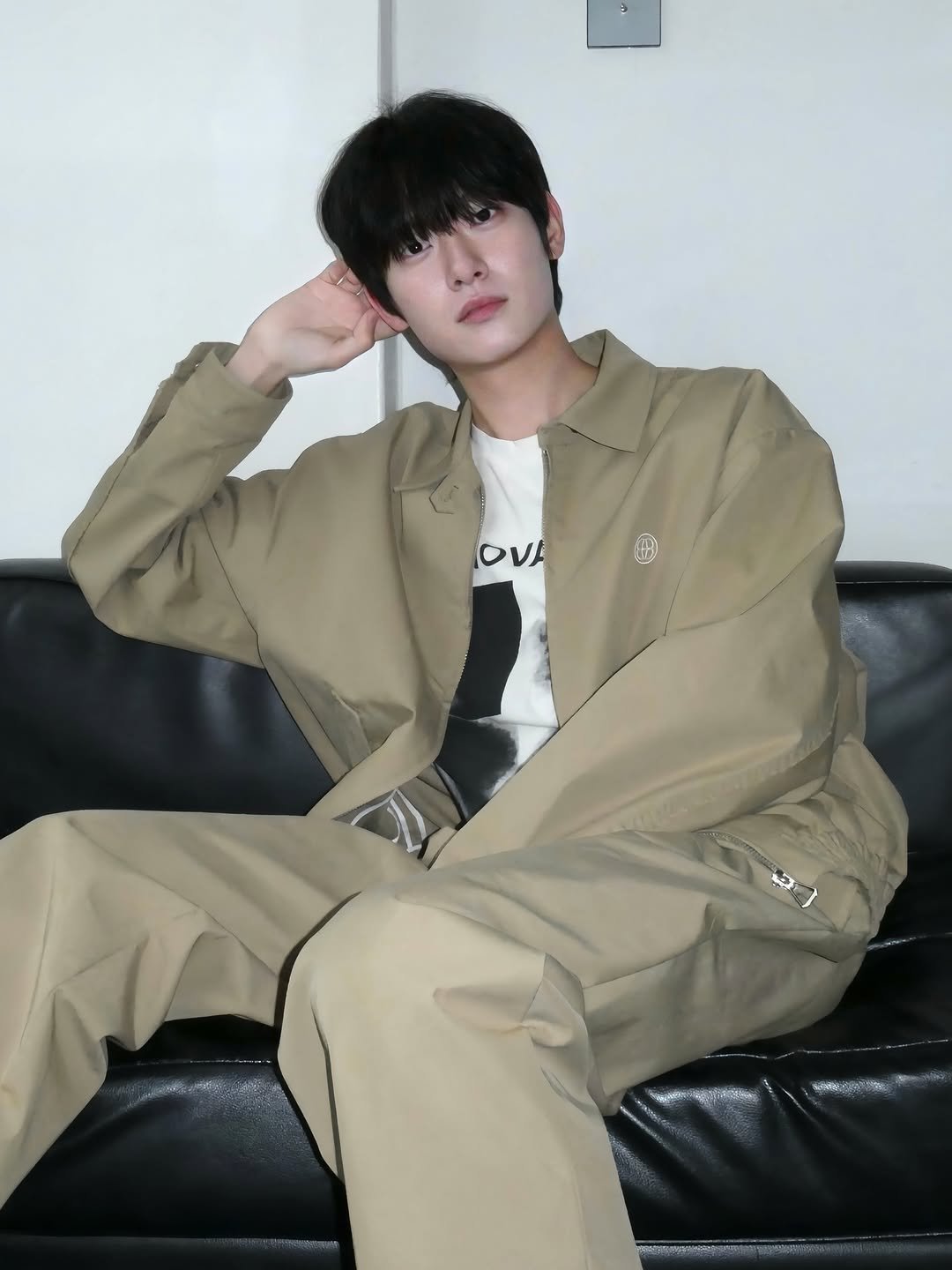 Photo shared by 백정훈 on February 11, 2026 tagging @dthirtyone. May be an image of duffle coat, goosedown coat, parka and text.