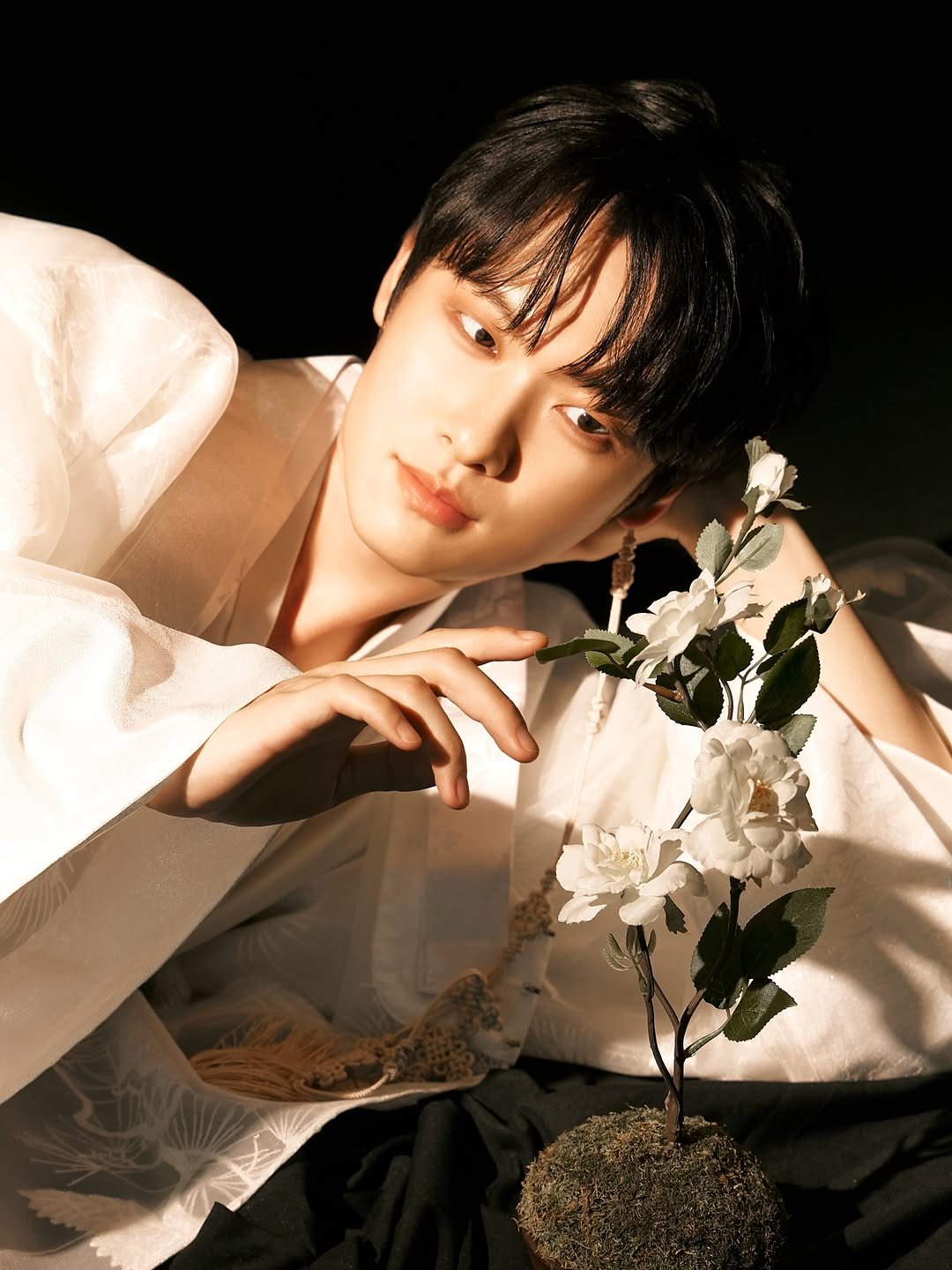 Photo by 백정훈 on April 06, 2026. May be an image of bolo tie and text.