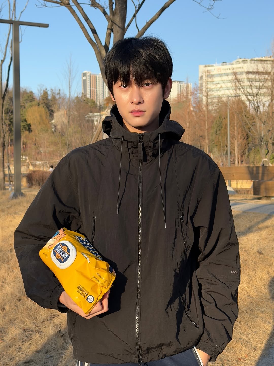 Photo shared by 백정훈 on January 19, 2026 tagging @kleannara_official. May be an image of duffle coat, goosedown coat, raincoat, parka and text.