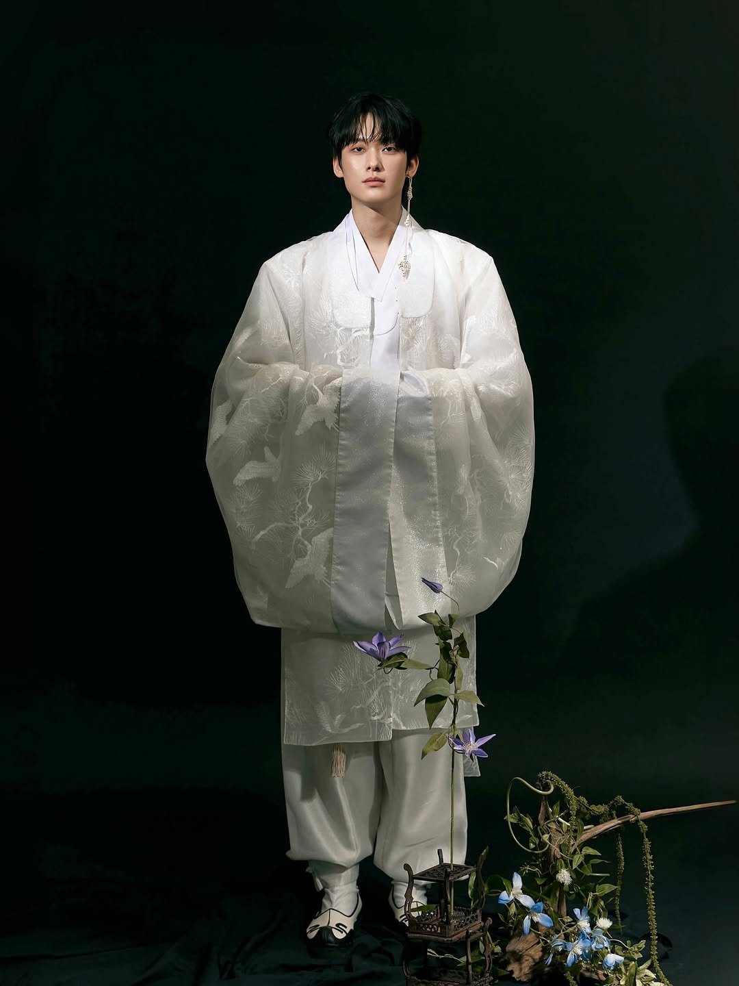 Photo shared by 백정훈 on April 02, 2026 tagging @t.hara_, @kimmmm9203, @areum_atic, and @d.et.teule. May be an image of baby's-breath and text.