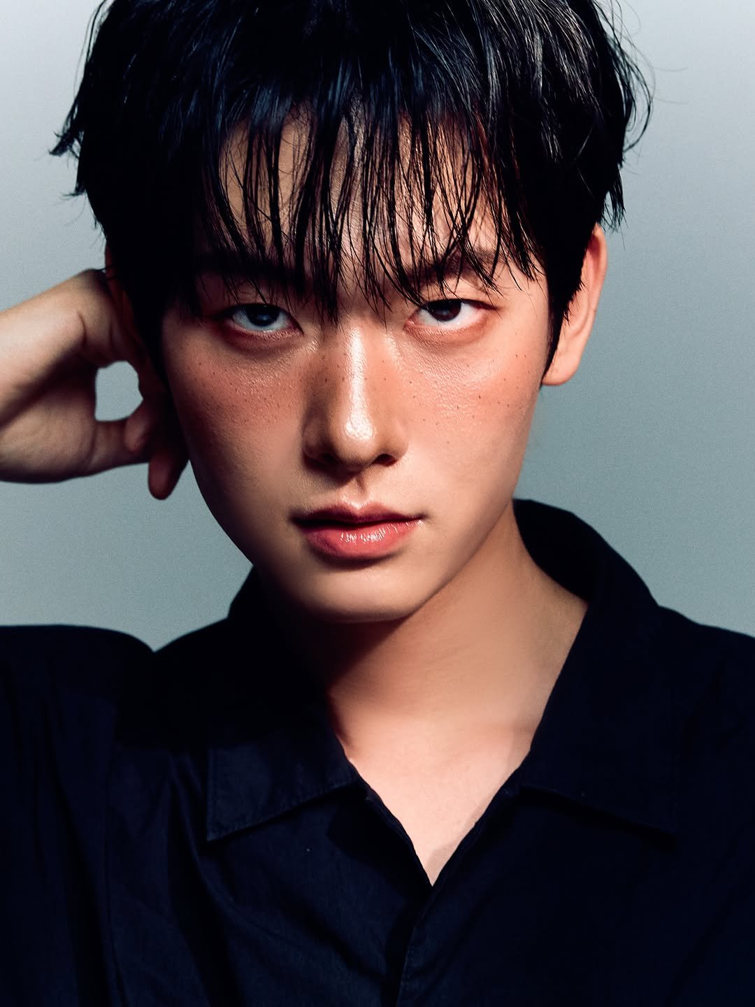 jxxng_h_ 게시물 이미지: 뷰티화보✨
.
.
P : @vovphoto 
H&M : @makeup_soyo...