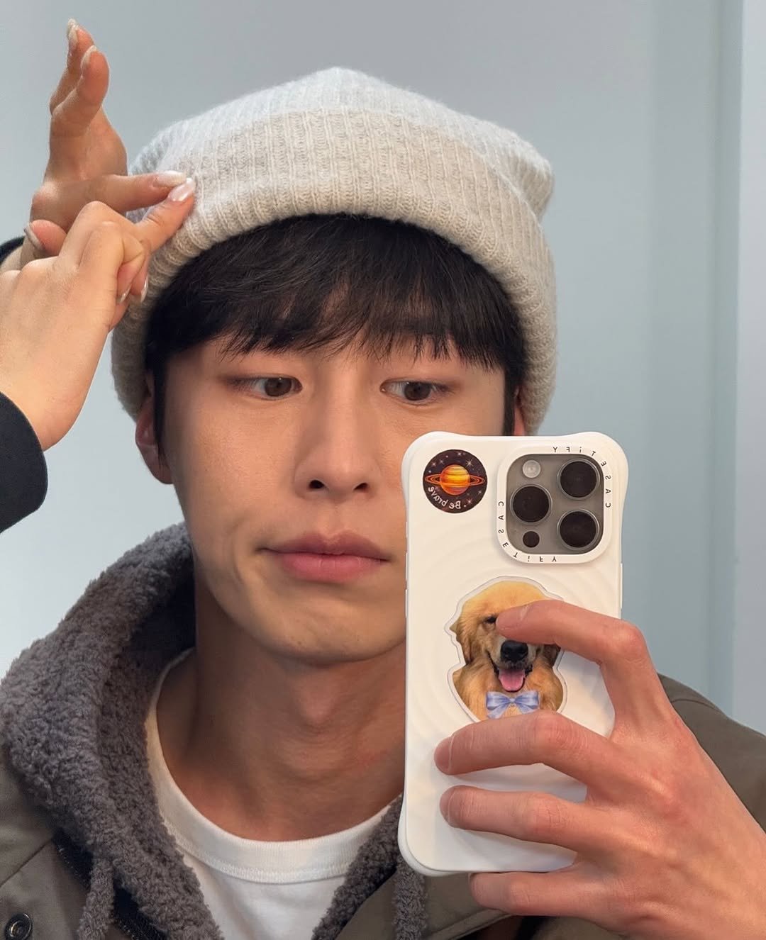 Photo by 이재욱 on November 16, 2025. May be a selfie of phone, hat and text.