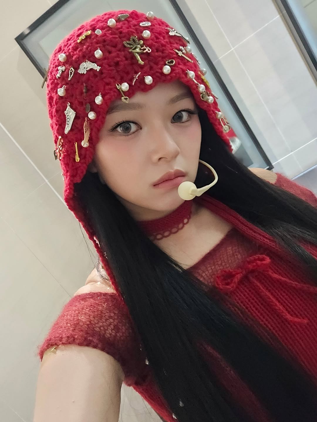 Photo by 정연 (JEONGYEON) on July 12, 2025. May be an image of 1 person, braids, hat, beret and text.