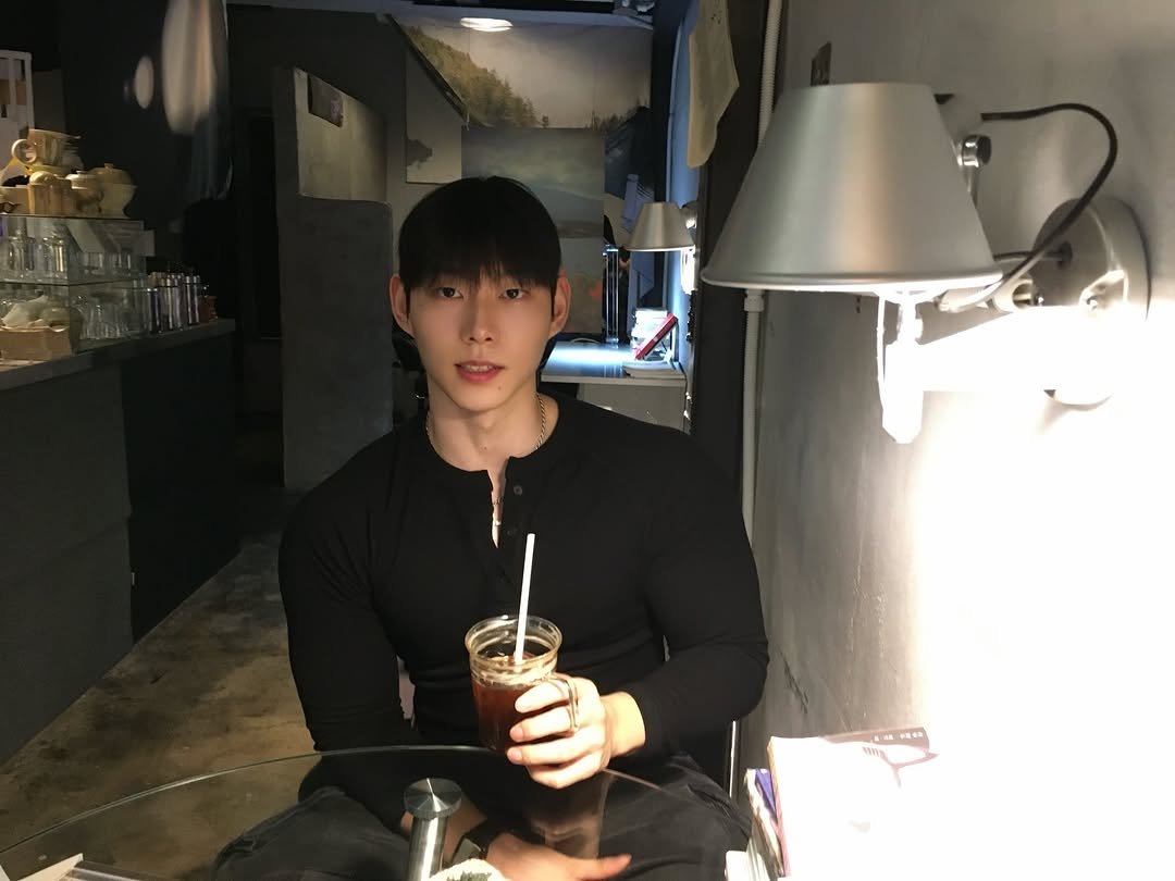 jycap_ 게시물 이미지: 옷만 입으면 멸치네