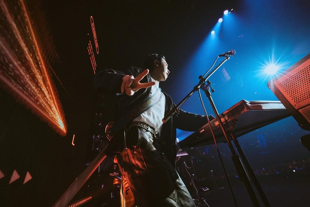 Photo by 정용화 on February 13, 2026. May be an image of musical instrument, concert and text.