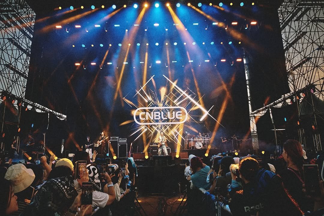 Photo shared by CNBLUE OFFICIAL on October 03, 2025 tagging @mr_kanggun, @leejungshin91, and @jyheffect0622. May be an image of 3 people, saxophone, crowd, concert and text.