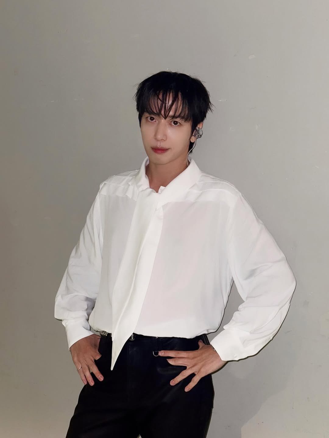 Photo by 정용화 on November 24, 2025. May be an image of one or more people, bangs, bolo tie, top and text.