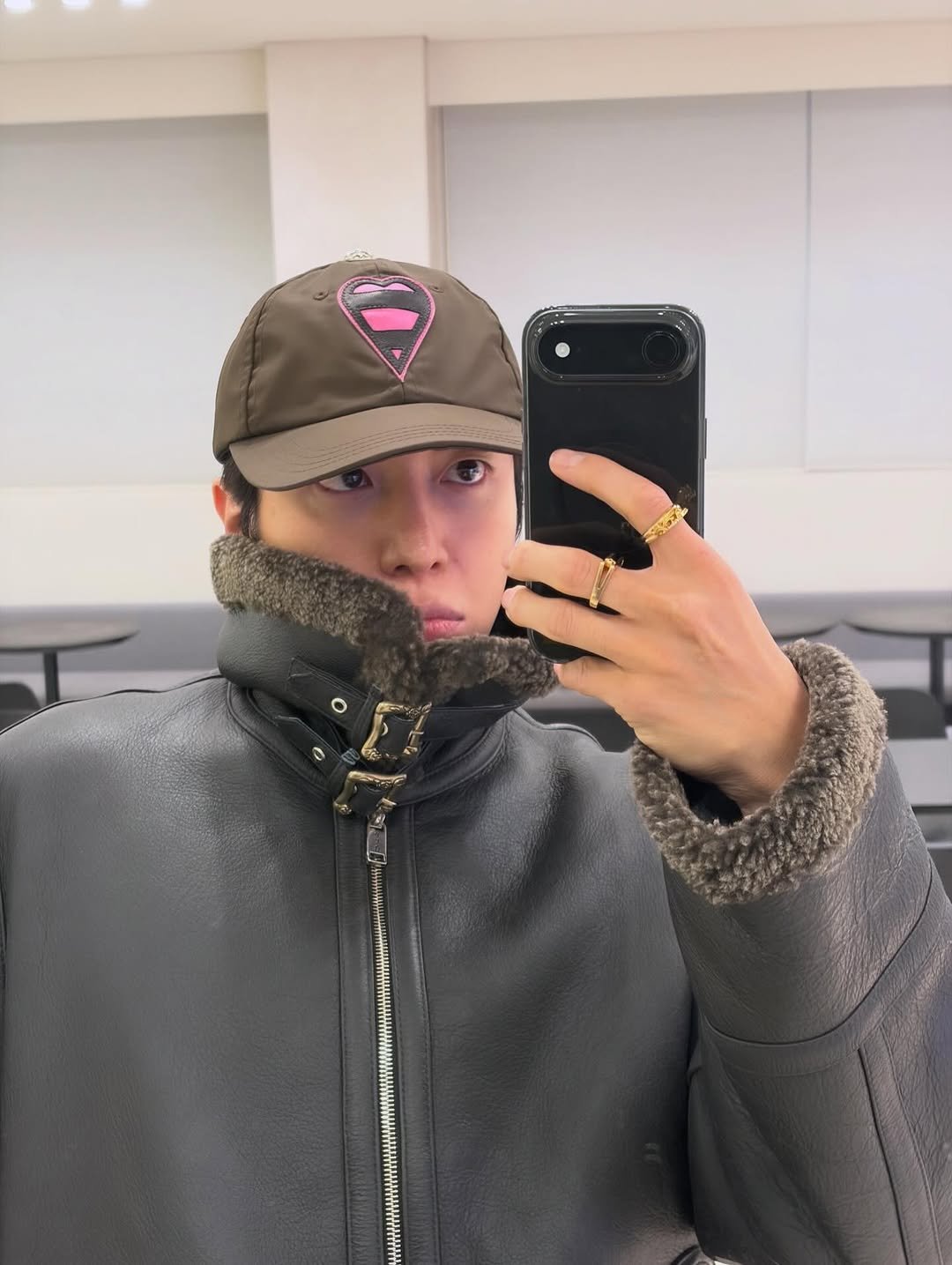 Photo by 정용화 on December 02, 2025. May be a selfie of duffle coat, overcoat, hat, goosedown coat, parka, jacket and text.