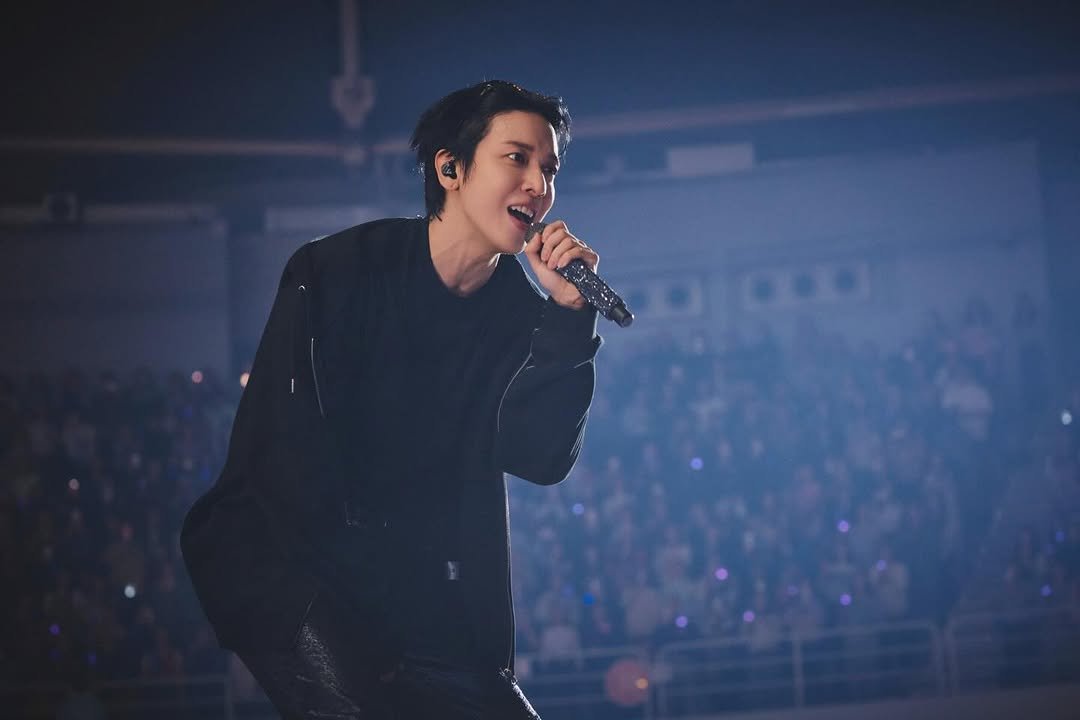 Photo by 정용화 on January 19, 2026. May be an image of one or more people, bangs, top, concert and text.