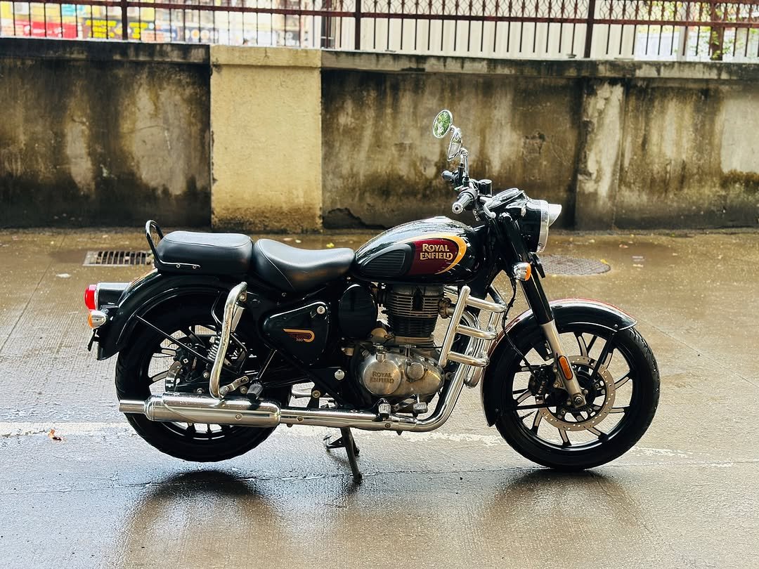 Photo shared by J.Y MOTORS on November 02, 2025 tagging @royalenfield, @royalchallengers.bengaluru, @shoeb_shaikh7045, @bazifali555, @ismaaaill.17, @jymotors_happyclients, and @jymotors_mumbra. May be an image of motorcycle and text.
