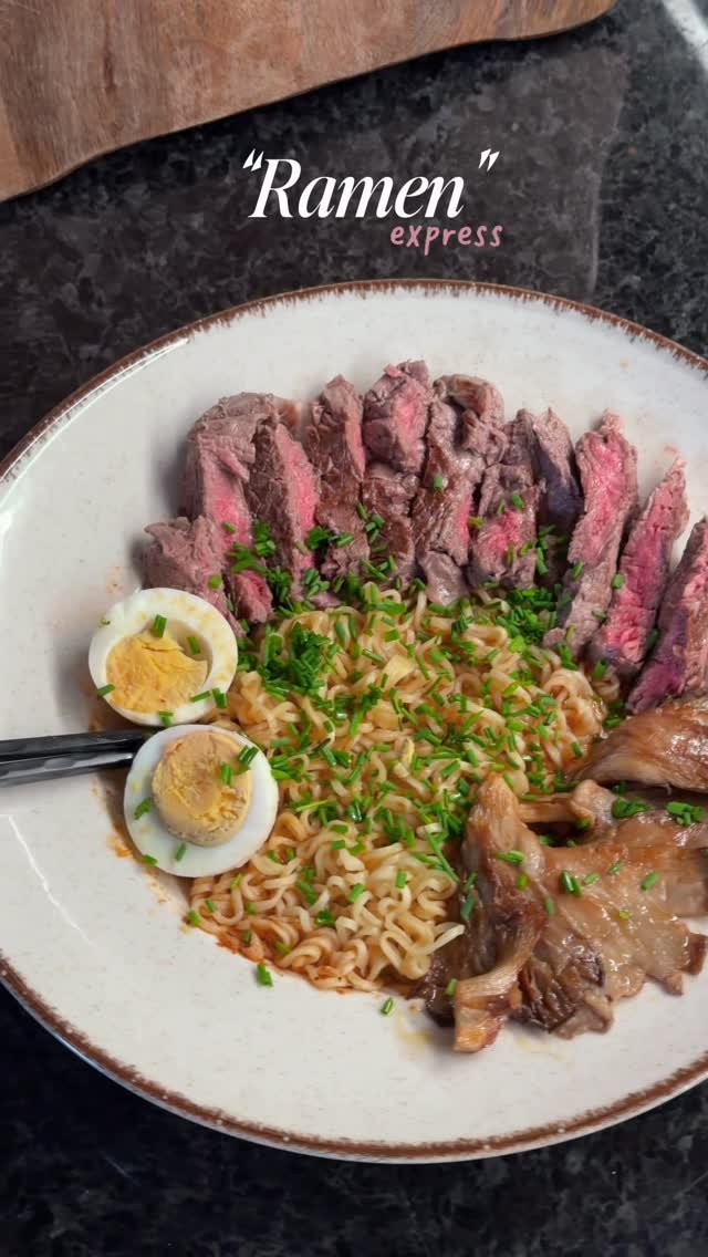 jynfits 게시물 이미지: Mi versión de ramen se hace en menos de 10...