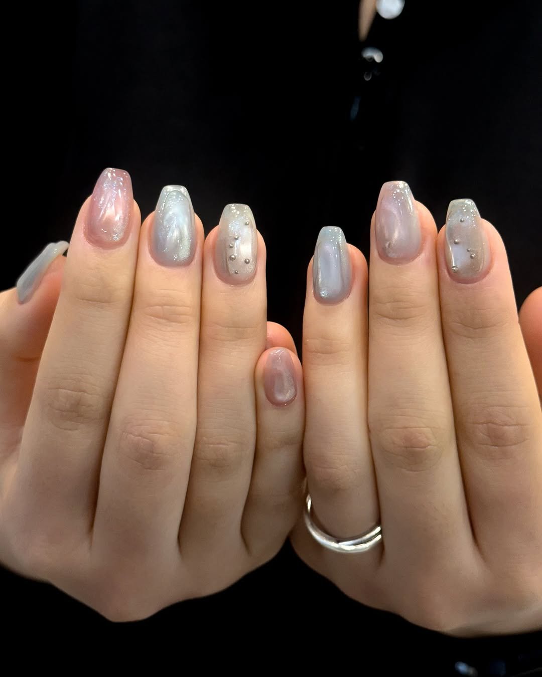 Photo by HAOUR 킨네일하우어𓍯공릉네일 공릉역네일 on March 27, 2026. May be an image of one or more people, fingernails and text.