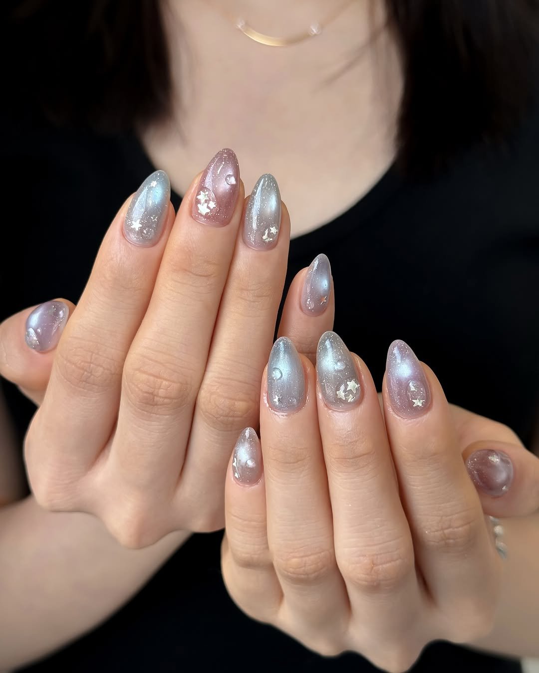 k.nailhaour 게시물 이미지: ⠀
오로라처럼 퍼지는 빛감의 마그네틱 네일𓂃✴︎⋆✴︎˚｡⋆

@k.nailhaour #킨네일하우어