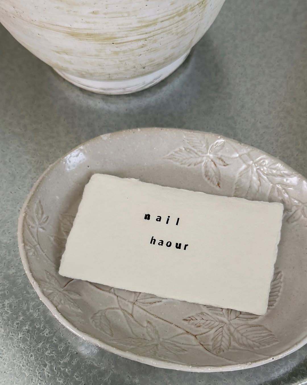 Photo by HAOUR 킨네일하우어𓍯공릉네일 공릉역네일 on March 30, 2026. May be an image of chinaware, pottery, napkin, tableware and text that says 'ail nail a haour'.
