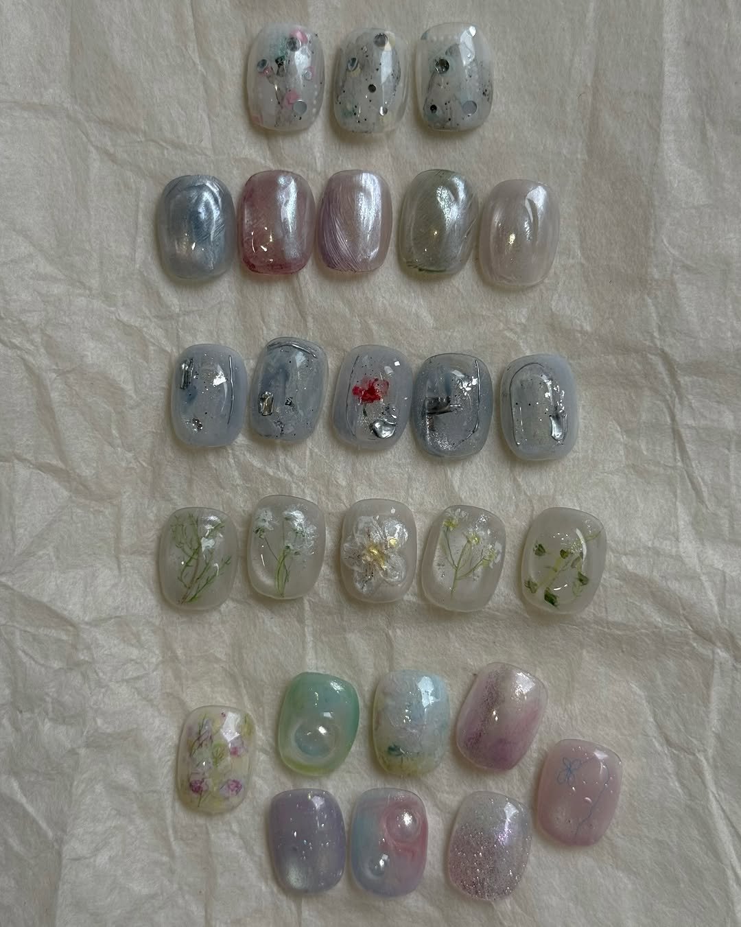 Photo by HAOUR 킨네일하우어𓍯공릉네일 공릉역네일 on April 01, 2026. May be an image of one or more people, fingernails and text.