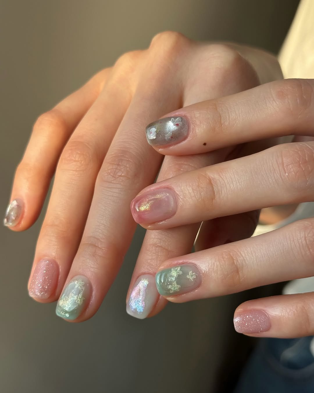 Photo by HAOUR 킨네일하우어𓍯공릉네일 공릉역네일 on March 26, 2026. May be an image of one or more people, fingernails and text.