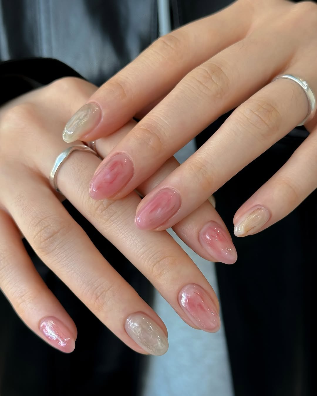 Photo by HAOUR 킨네일하우어𓍯공릉네일 공릉역네일 on March 14, 2026. May be an image of one or more people, fingernails and text.