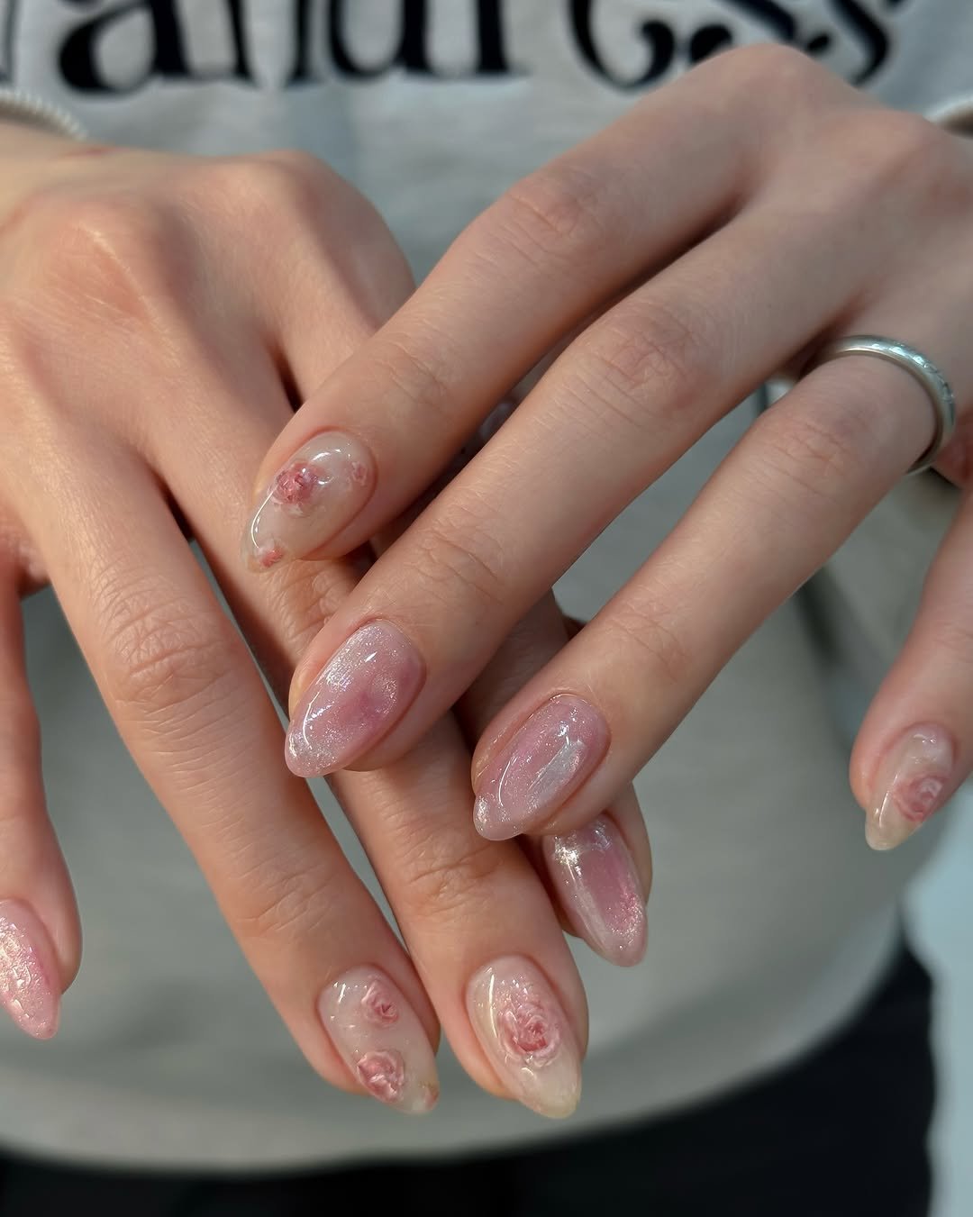 Photo by HAOUR 킨네일하우어𓍯공릉네일 공릉역네일 on March 02, 2026. May be an image of one or more people, fingernails and text.