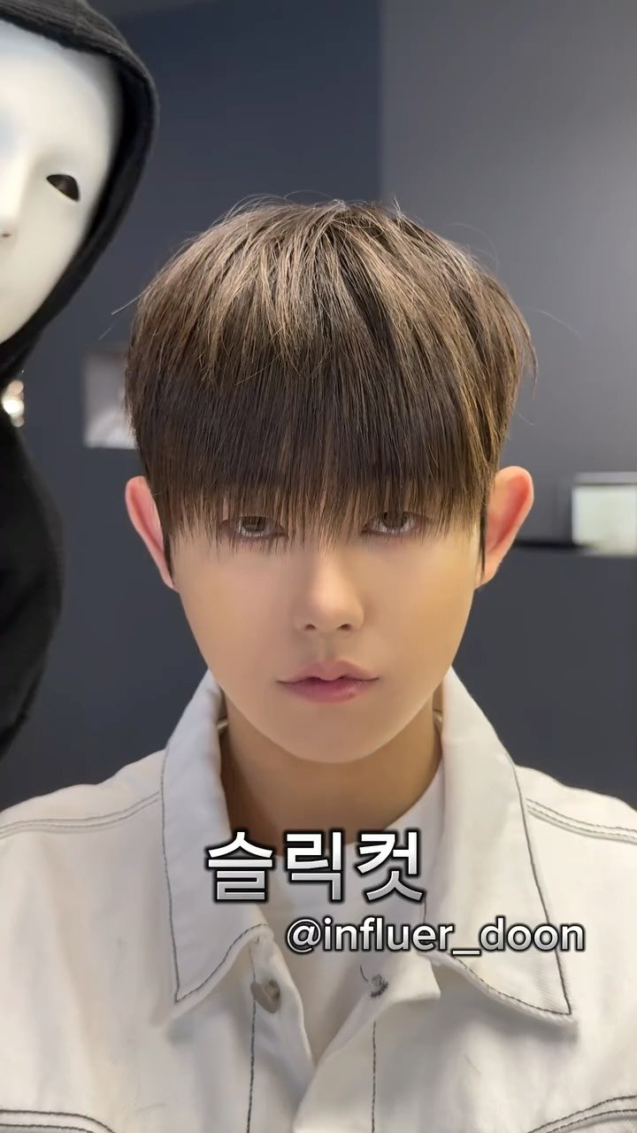 k__xx__jh 게시물 이미지: 슬릭컷

He’s smiling, but he‘s crying
남자들도 머리하는...