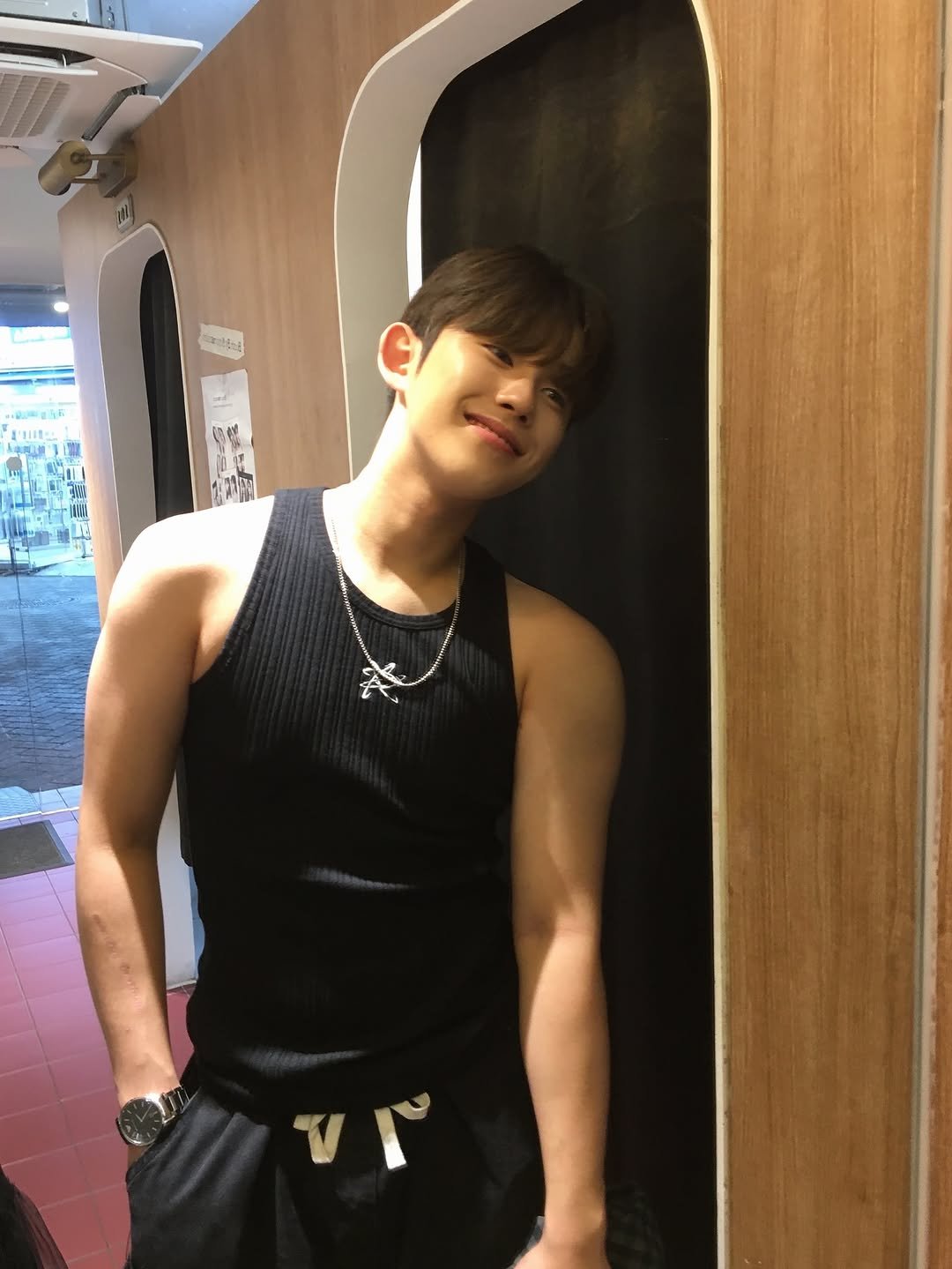 k__xx__jh 게시물 이미지: 거울이 진짜 내 얼굴이래요