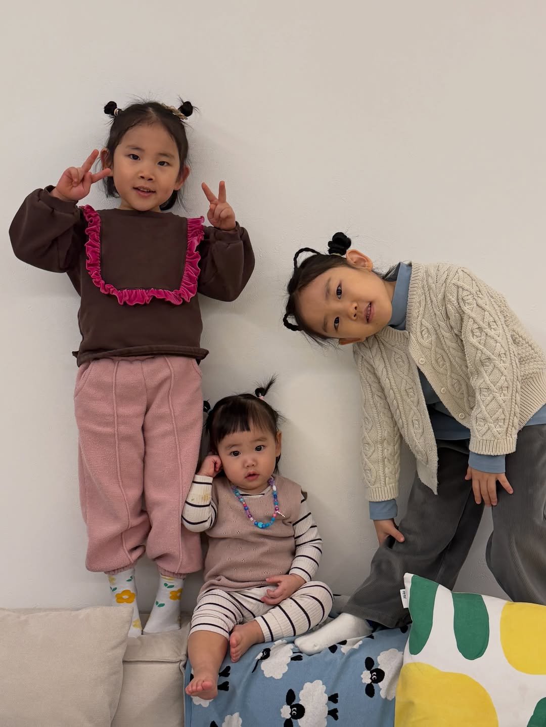 Photo by 도림테이블 ꔚ 배은경 초간단 요리 on February 10, 2026. May be an image of baby, duffle coat and text.