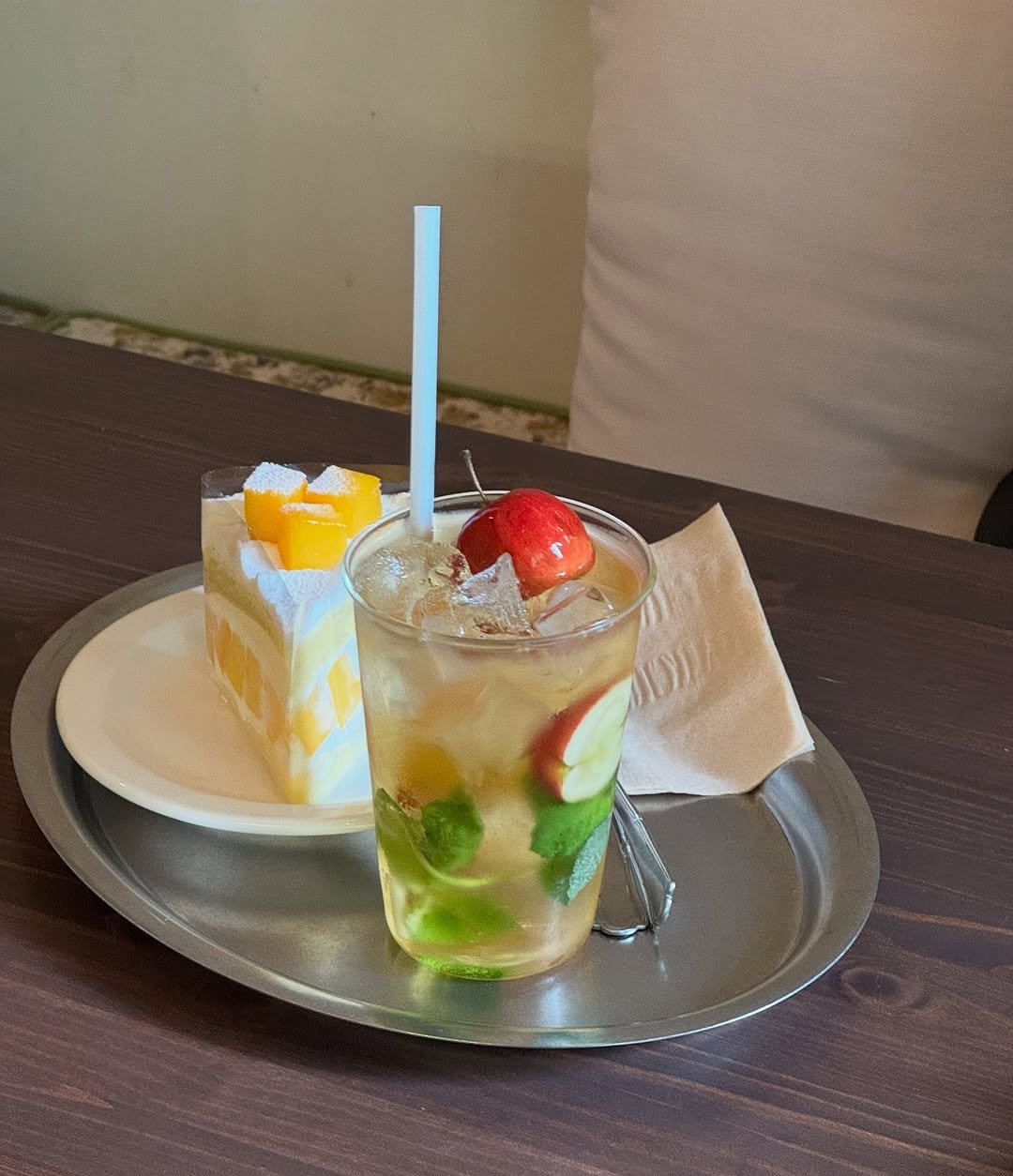 Photo by 도림맘 ꔚ 배은경 다섯가족의 초간단 살림 on August 10, 2025. May be an image of fruit, drink, fruitcake, fruit cocktail and text.