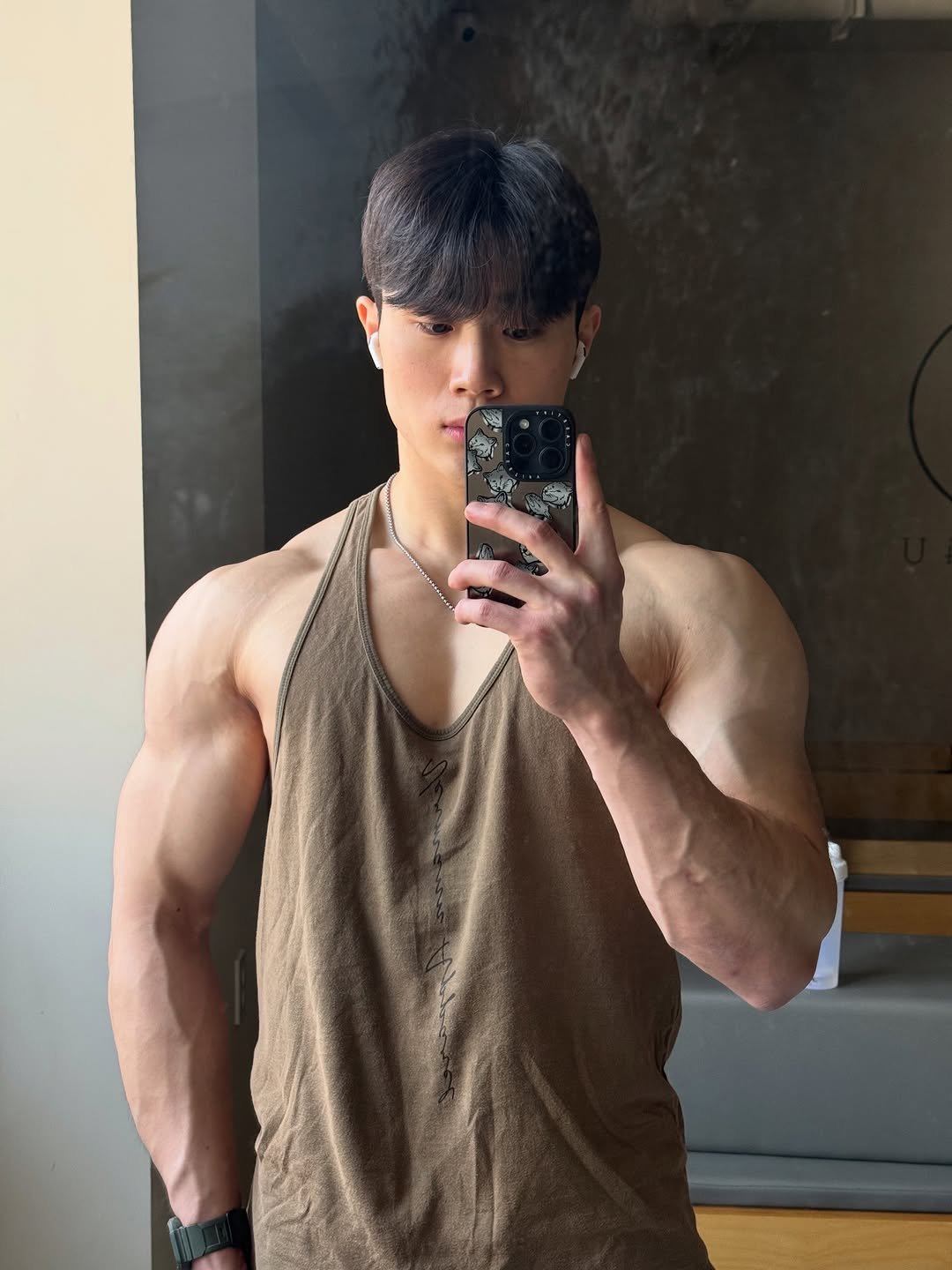 Photo by 고제형 on February 01, 2026. May be an image of one or more people, biceps, people bodybuilding and text.