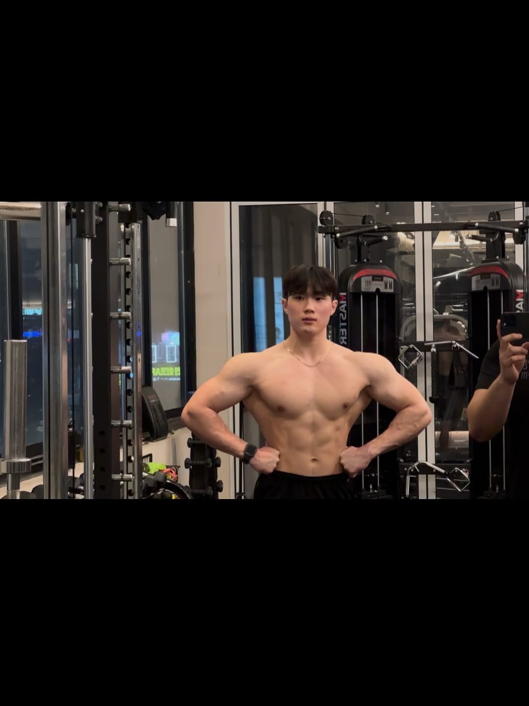 Photo by 고제형 on October 21, 2025. May be an image of one or more people, biceps, people bodybuilding and text.