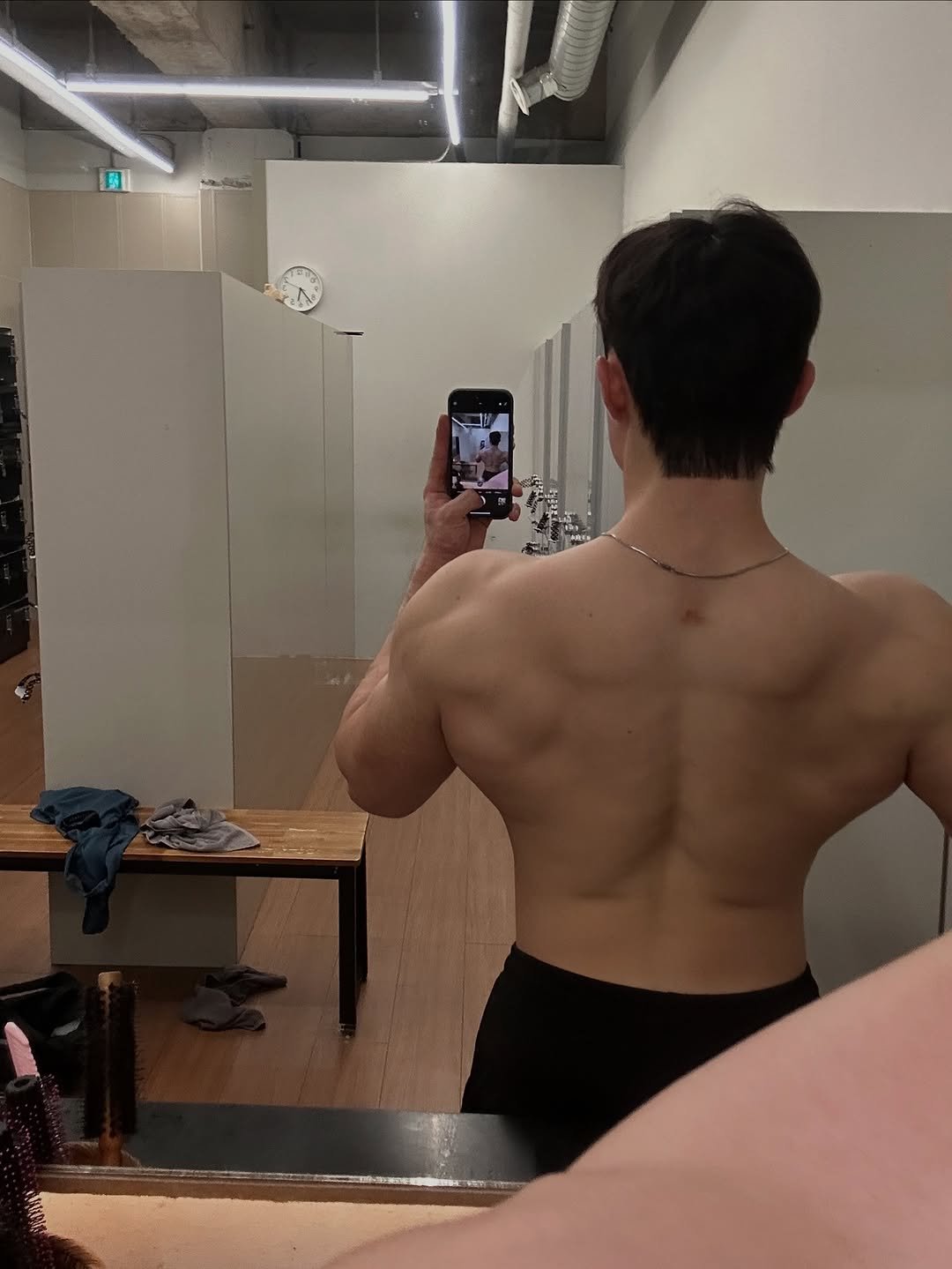 Photo by 고제형 on September 03, 2025. May be an image of 1 person, biceps, body building and text.