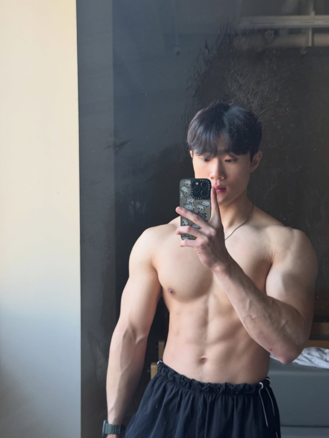 Photo by 고제형 on January 22, 2026. May be an image of one or more people, biceps, people bodybuilding and text.