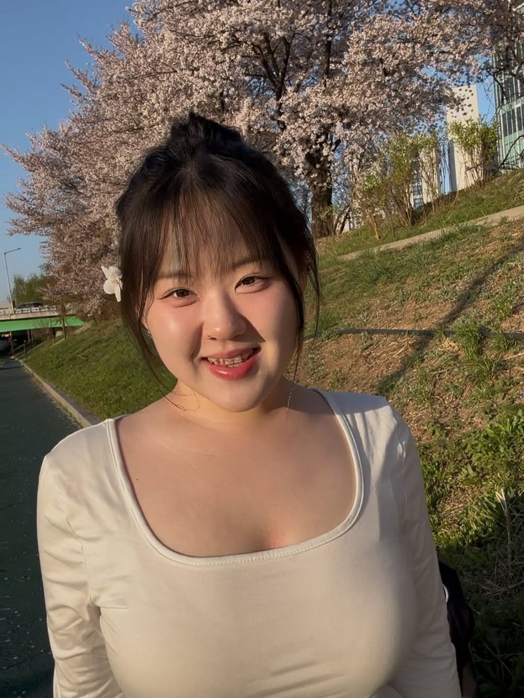 k_ujin_01 게시물 이미지: 갈 때 가더라도 꽃놀이 정도는 괜찮잖아?🌸
(자 이제 시험의 소굴로 들어가자)...