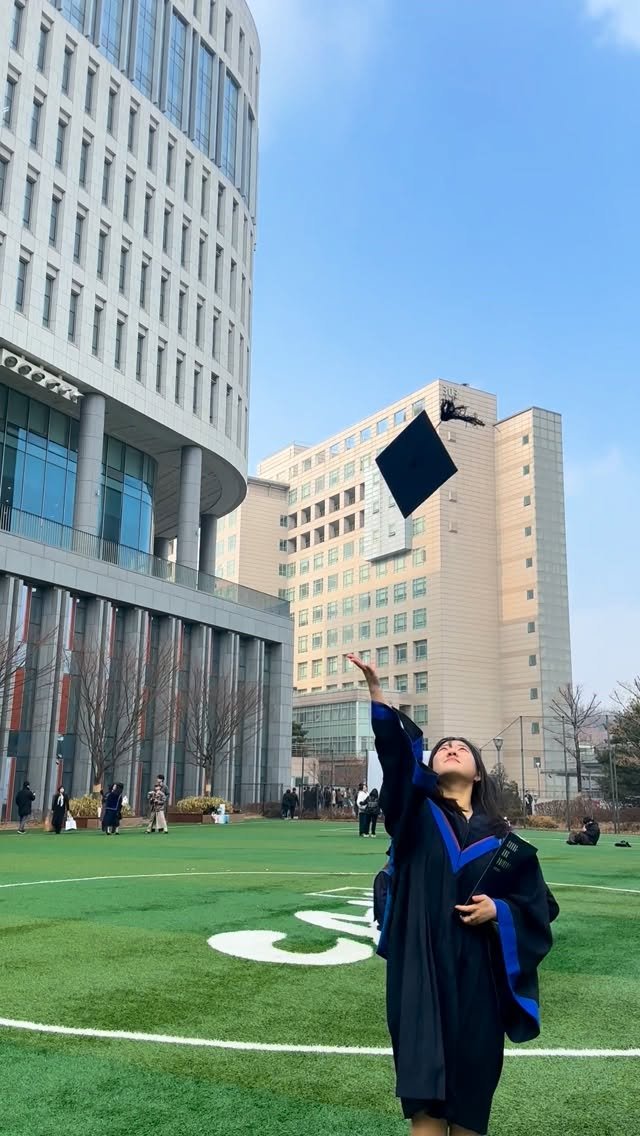 k_ujin_01 게시물 이미지: 편입생의 마지막 학기, 그리고 졸업식🎓

#졸업#편입생브이로그 #릴스 #대학졸업 #로쩌니