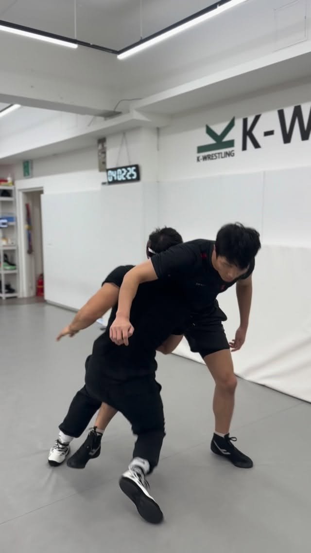 k_wrestling_hongdae 게시물 이미지: 땀과 집중으로 꽉 찬 순간.
하루하루 감각이 쌓여갑니다.
함께 땀 흘리고, 몸으로...