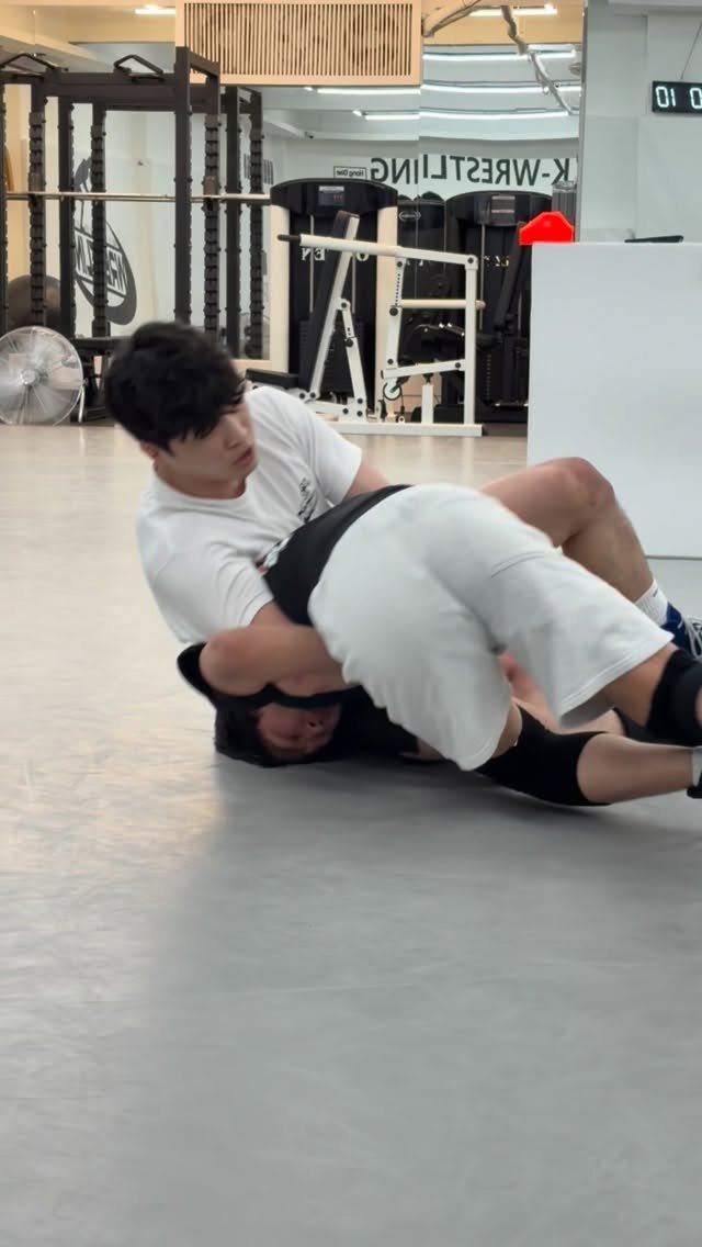k_wrestling_hongdae 게시물 이미지: 태클 들어갔을 때 상대가 앞통잡고 막으며 카운터 혹은 스프롤을 노리는 상황, 여기서...