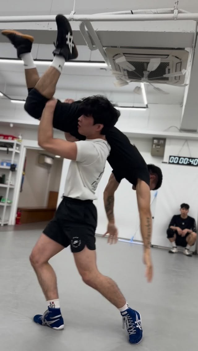k_wrestling_hongdae 게시물 이미지: 코치님의 지도 스파링으로 회원님 한 분 한 분 직접 잡아드리며
몸으로 제대로 느끼며...