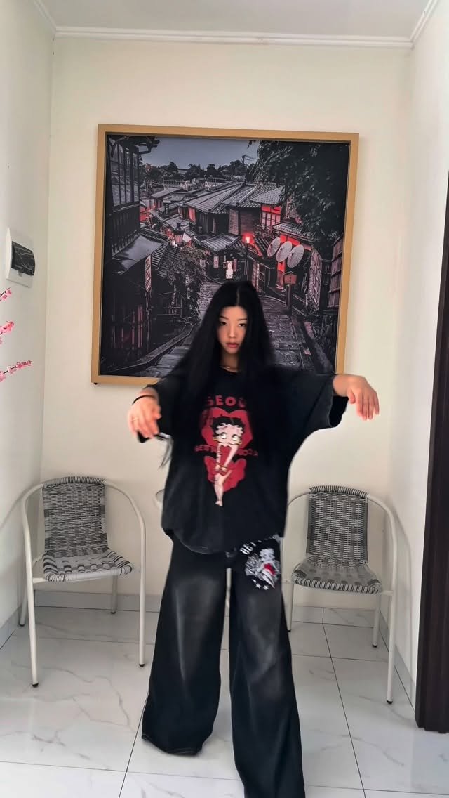 ka___young2000 게시물 이미지: 머릿결의 중요성. 
곱슬머리 다펴주는 퍼스닉 오늘 밤 마감 ♥️♥️♥️♥️
심지어...