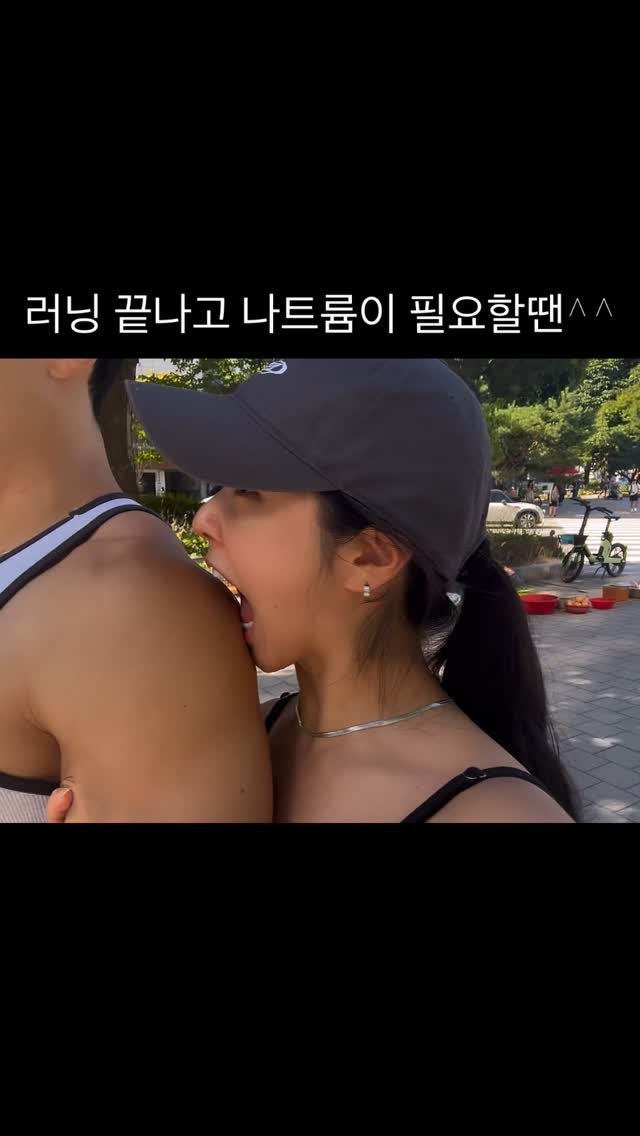 ka___young2000 게시물 이미지: ㅋㅋㅋㅋㅋㅋㅋㅋㅋㅋㅋ 맨처음에 모르고 물었다가 너무 짜서 놀램
#나트륨 #보충 #팔 #물기 (?)