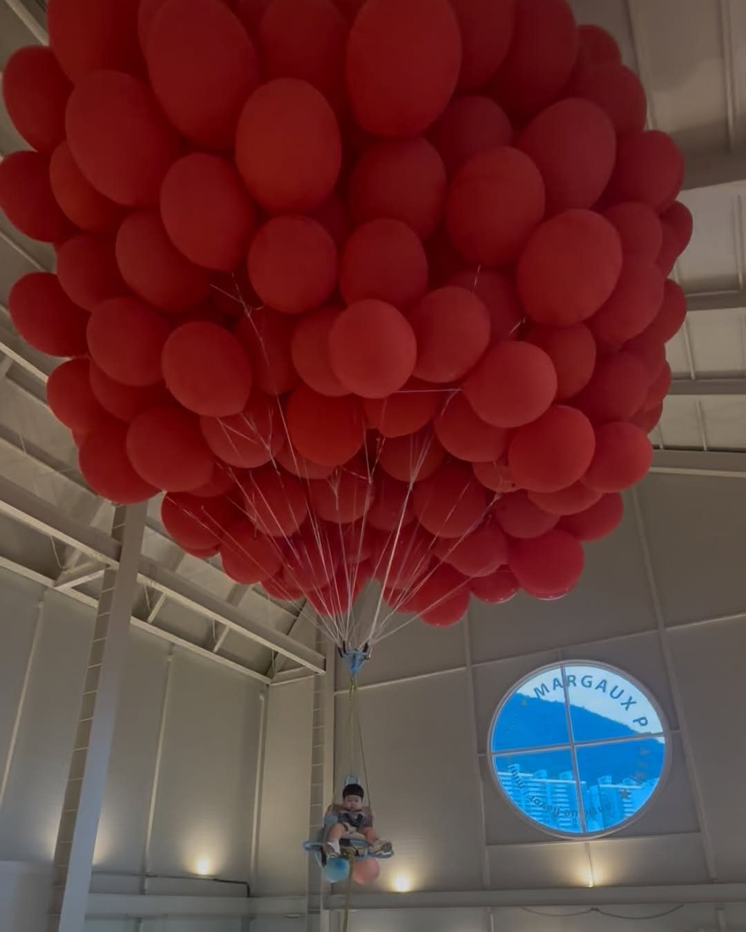 Photo by 은총 | 의진이네 🏡 on August 10, 2025. May be an image of 1 person, lighting, balloon, beach ball and text.