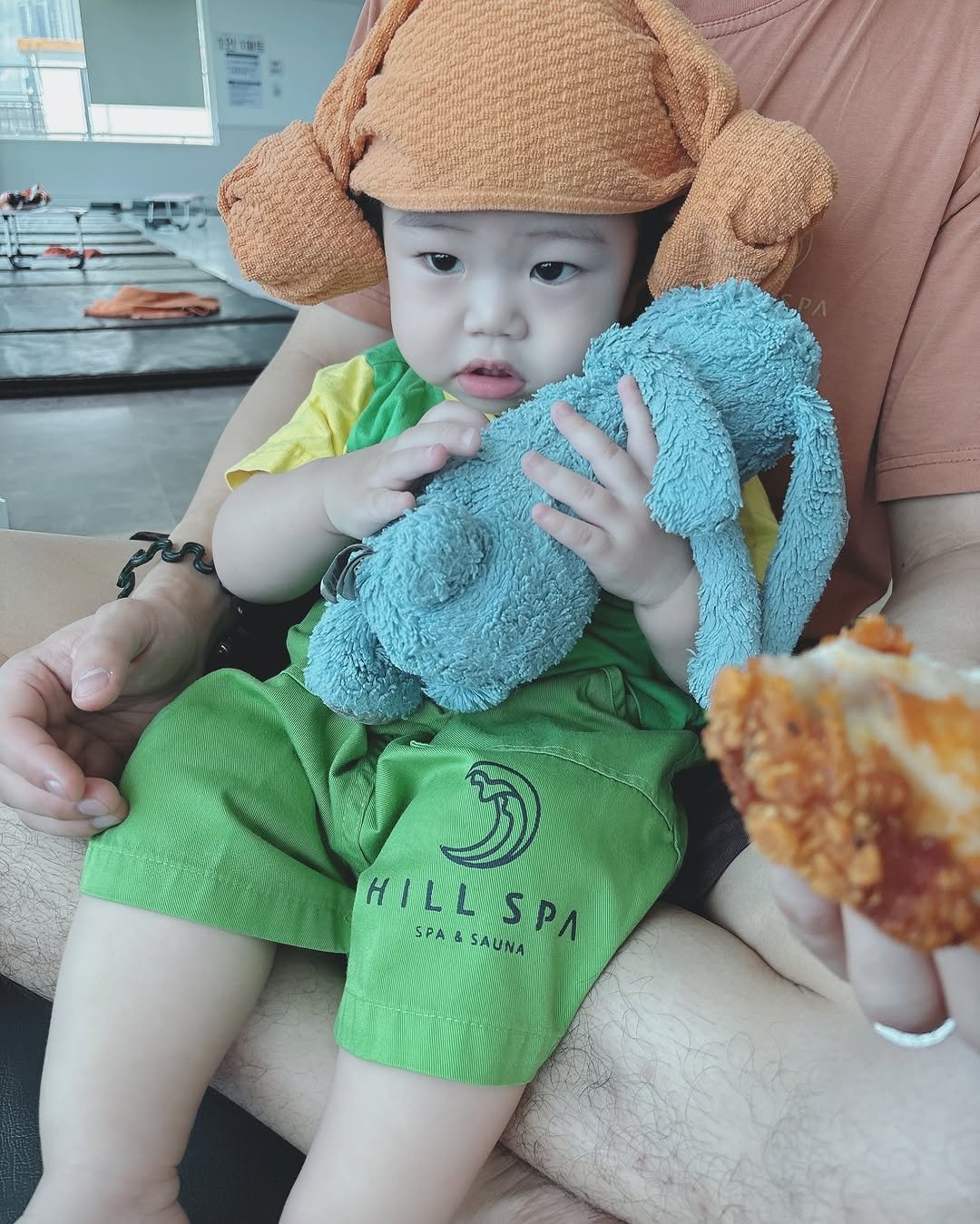 Photo by 은총 | 의진이네 🏡 on August 27, 2025. May be an image of 1 person, baby, hat, diaper and text.