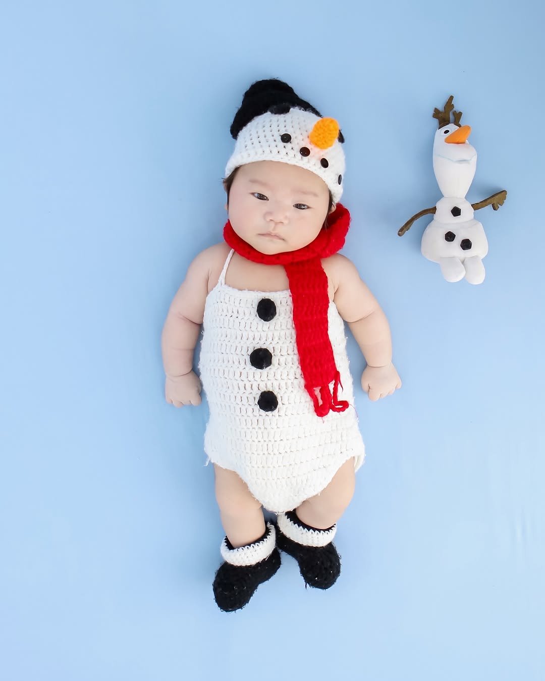 Photo shared by 의진,하진이네 🏡 on January 02, 2026 tagging @cchhhlee. May be an image of baby, knit, snowman, crochet and text.