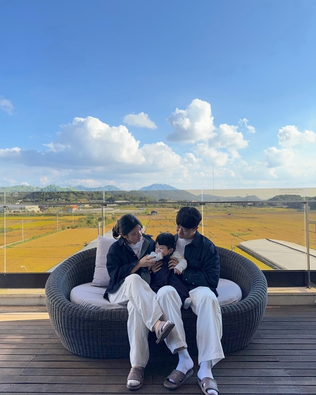 Photo shared by 은총 | 의진,하진이네 🏡 on September 30, 2024 tagging @zaeheon, and @cchhhlee.