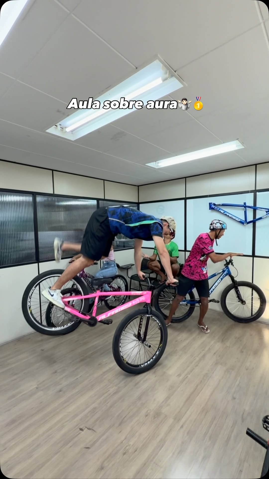 kaiozera46 게시물 이미지: Vagas aberta🤣…
.
.
.
.
.#bike #grau #aura #escola #fy