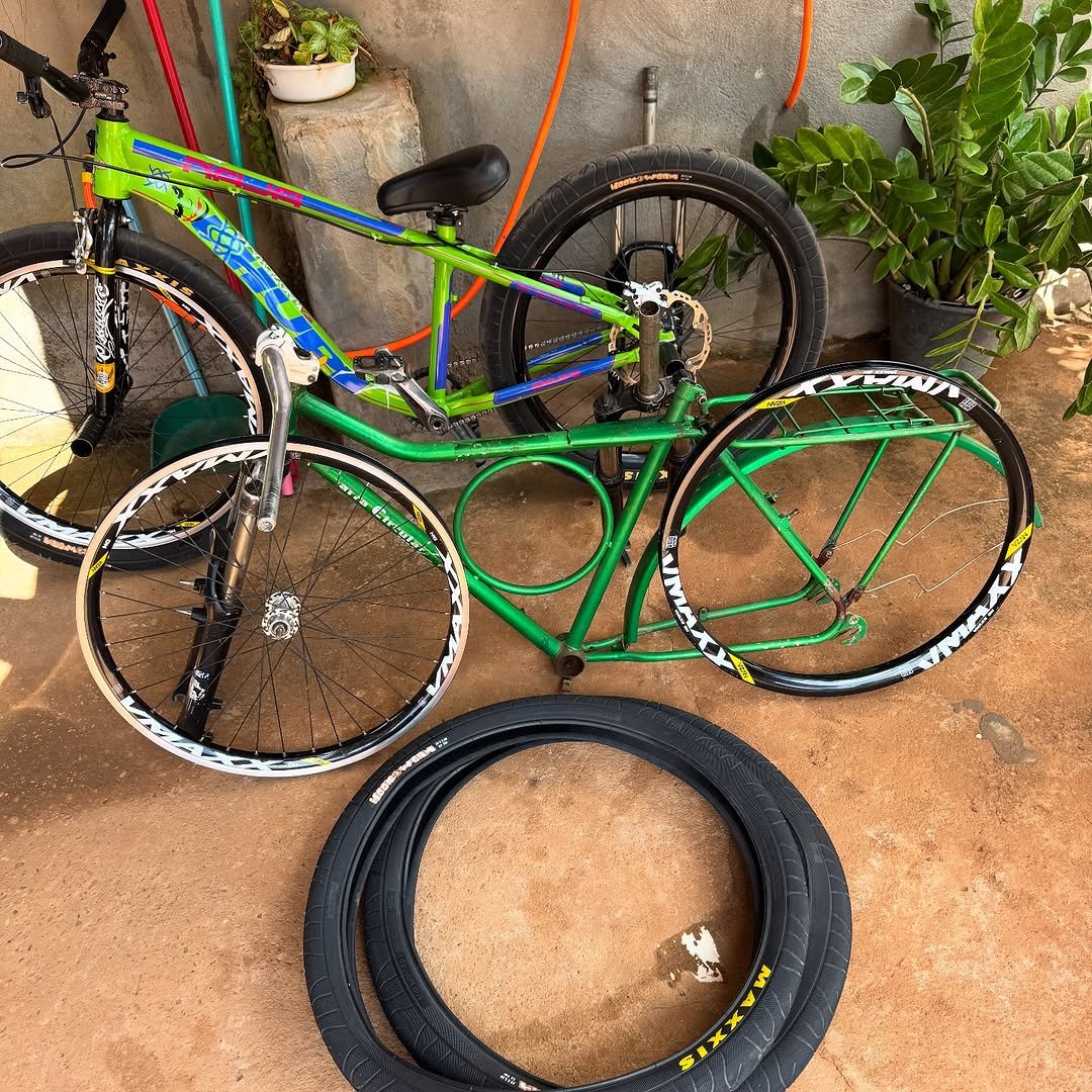 Photo shared by Kaio Fellipe🏄‍♂️ on August 30, 2025 tagging @kaiozera2.0. May be an image of bicycle, wheel, tire and text.