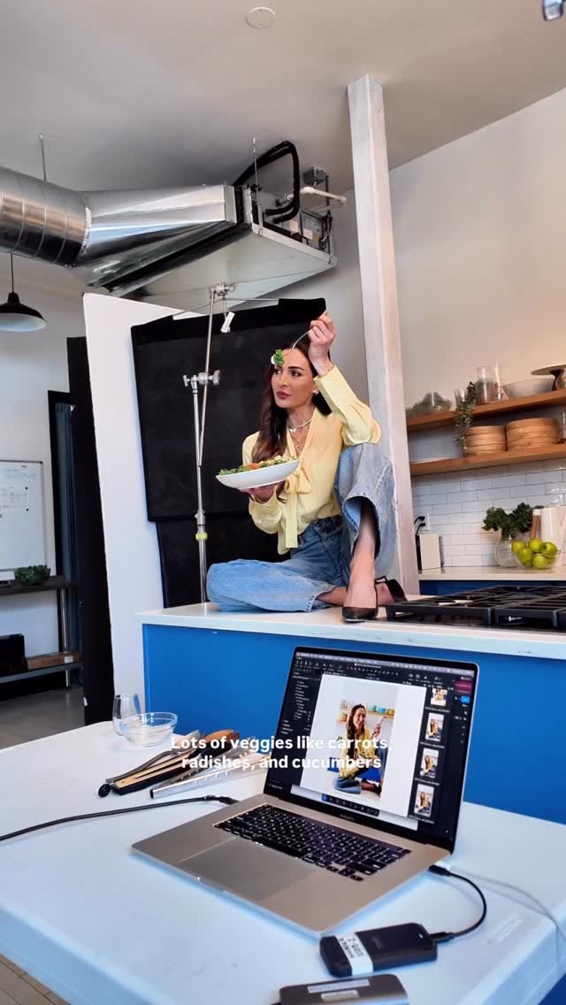 kalejunkie 게시물 이미지: BTS of creating my Winter Glow Salad with...